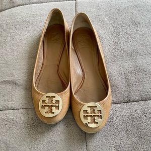 Tory Burch size 10 tan camel color leather ballet flats.